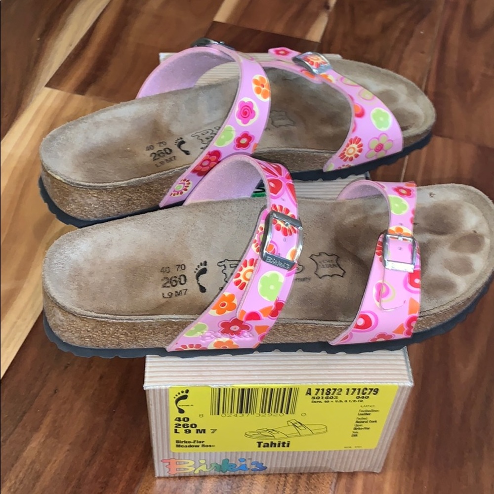 Women’s size 9M Birkis.